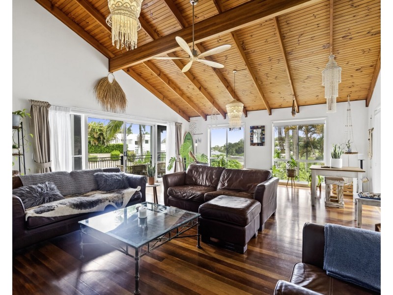 16 Alinjarra Drive, Tugun QLD 4224