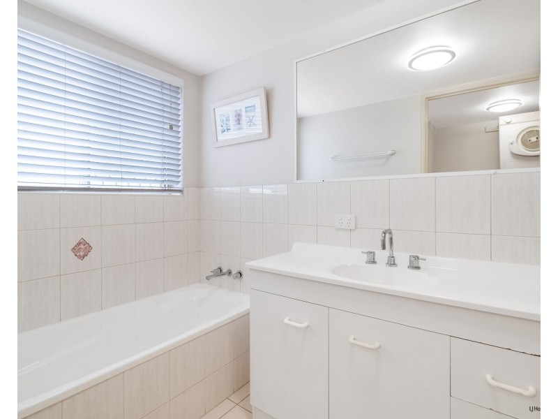 2/137 Golden Four Drive, Bilinga QLD 4225