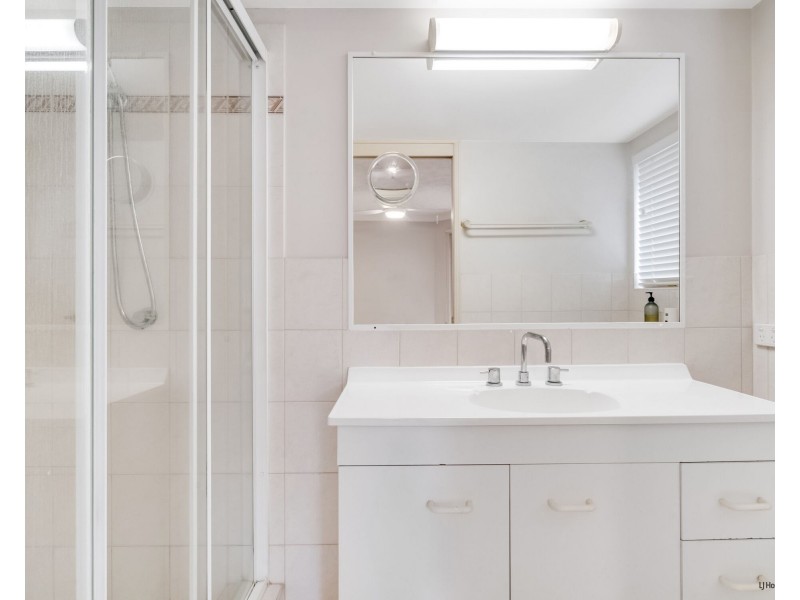 2/137 Golden Four Drive, Bilinga QLD 4225