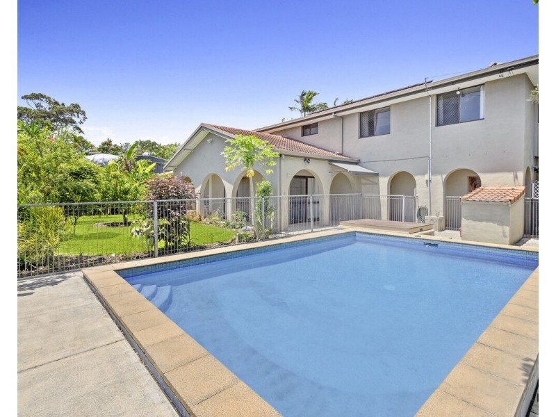 2 Kalamunda Close, Elanora QLD 4221