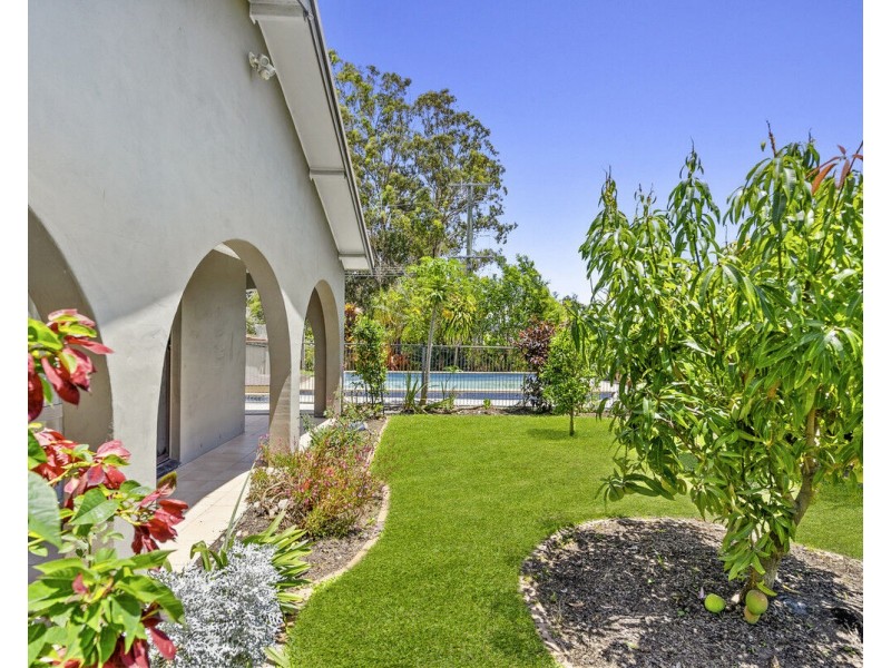 2 Kalamunda Close, Elanora QLD 4221