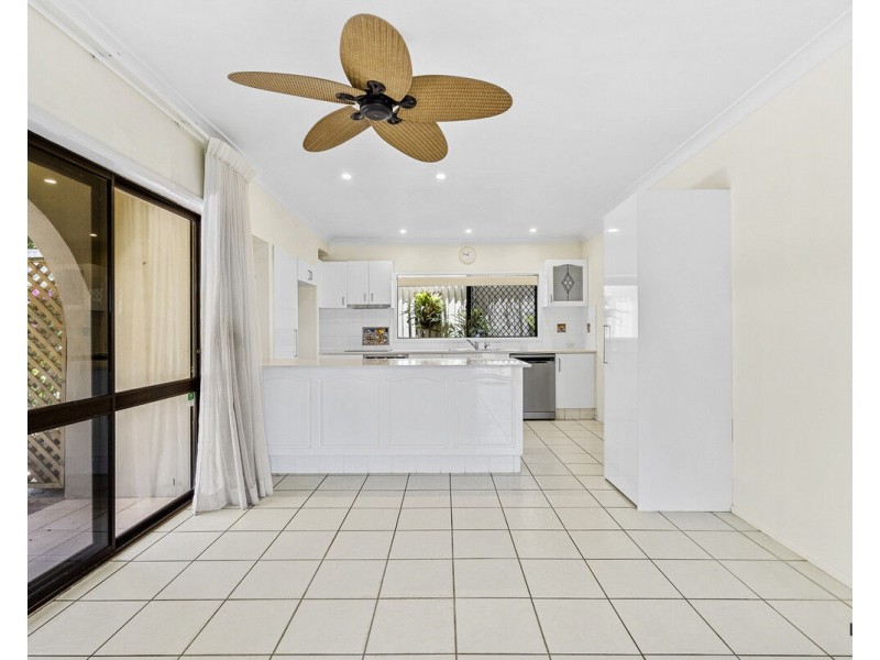 2 Kalamunda Close, Elanora QLD 4221