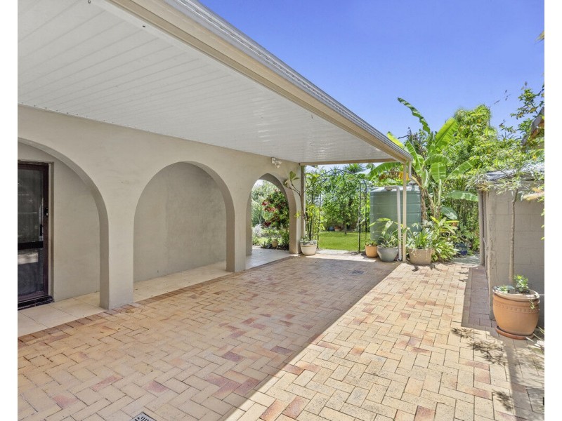 2 Kalamunda Close, Elanora QLD 4221