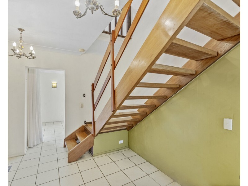 2 Kalamunda Close, Elanora QLD 4221