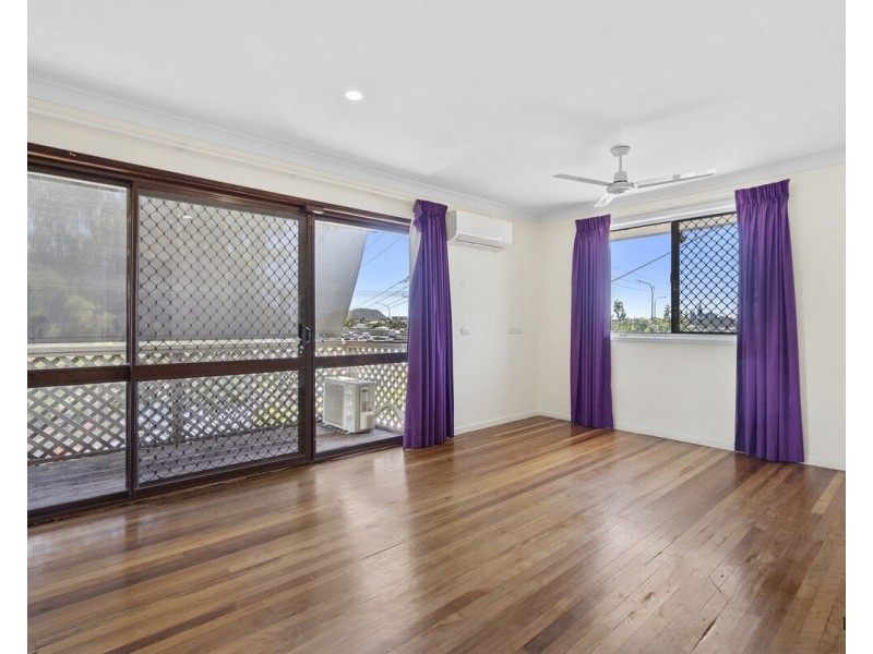 2 Kalamunda Close, Elanora QLD 4221