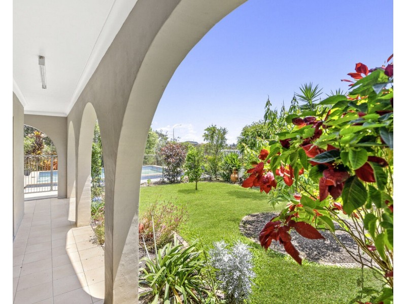 2 Kalamunda Close, Elanora QLD 4221