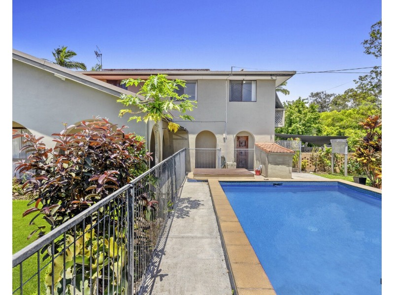 2 Kalamunda Close, Elanora QLD 4221