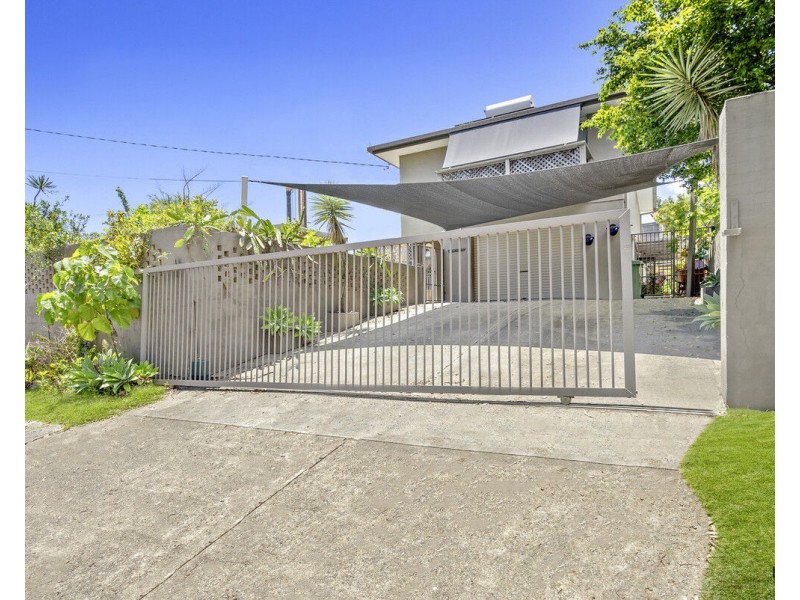 2 Kalamunda Close, Elanora QLD 4221