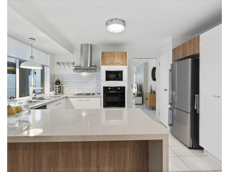 10 Capano Court, Elanora QLD 4221