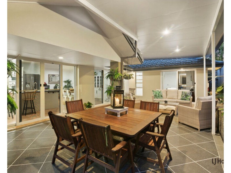 12 Seville Circuit, Burleigh Waters QLD 4220