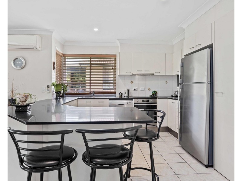 37 Hibertia Avenue, Elanora QLD 4221