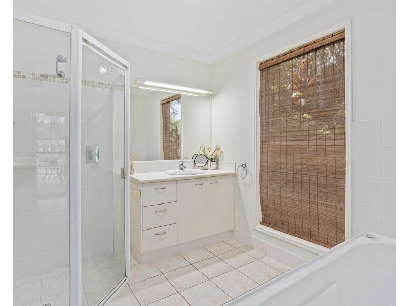 37 Hibertia Avenue, Elanora QLD 4221