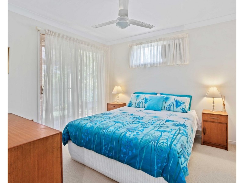 37 Hibertia Avenue, Elanora QLD 4221