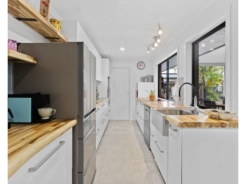 4 Balsa Street, Elanora QLD 4221