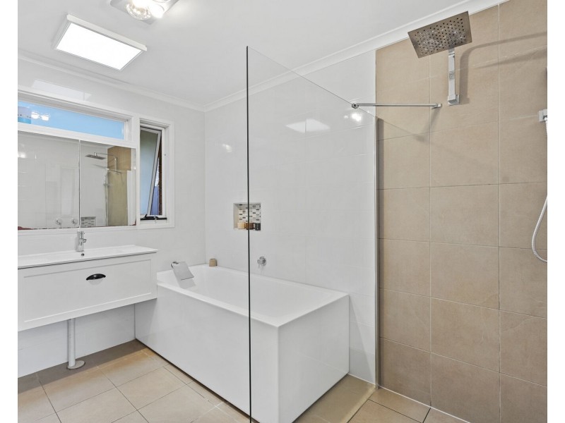 4 Balsa Street, Elanora QLD 4221