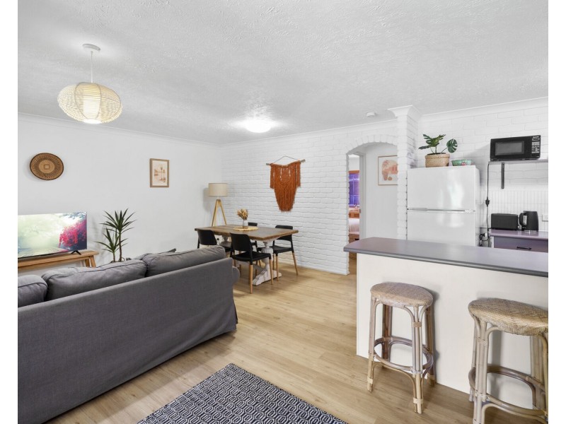 4/4 Rolan Court, Palm Beach QLD 4221
