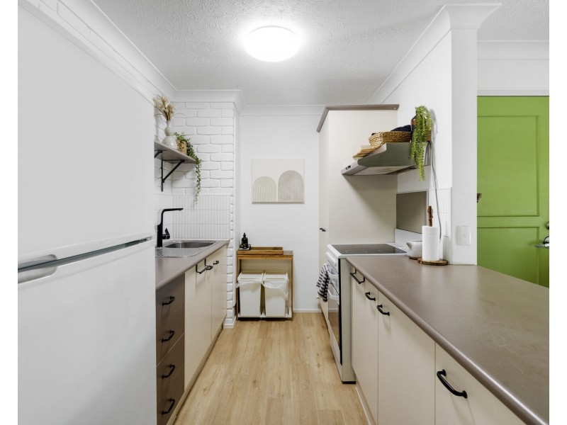 4/4 Rolan Court, Palm Beach QLD 4221