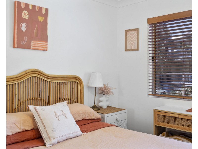 4/4 Rolan Court, Palm Beach QLD 4221