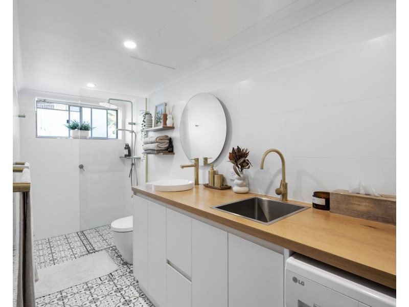 4/4 Rolan Court, Palm Beach QLD 4221