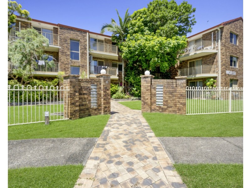 4/4 Rolan Court, Palm Beach QLD 4221