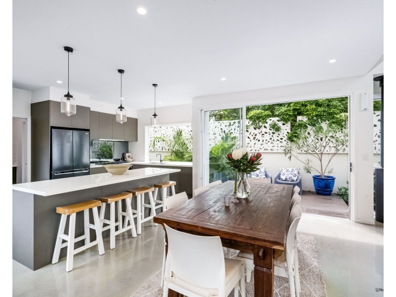 218 Jefferson Lane, Palm Beach QLD 4221