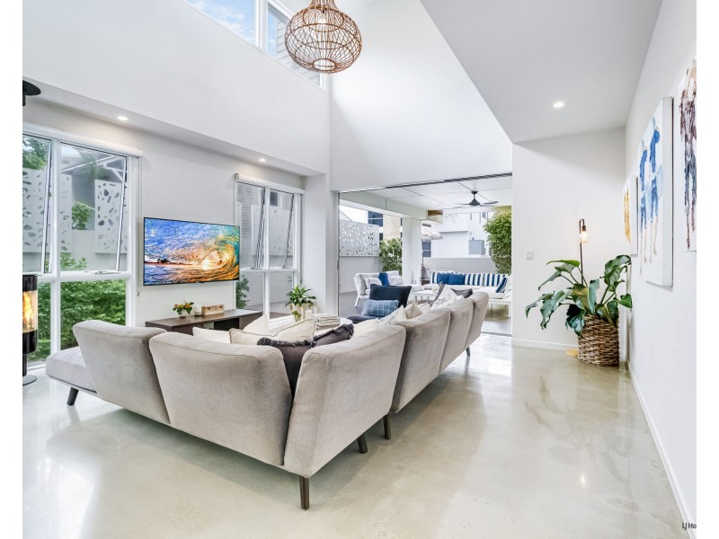 218 Jefferson Lane, Palm Beach QLD 4221