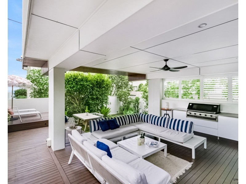 218 Jefferson Lane, Palm Beach QLD 4221