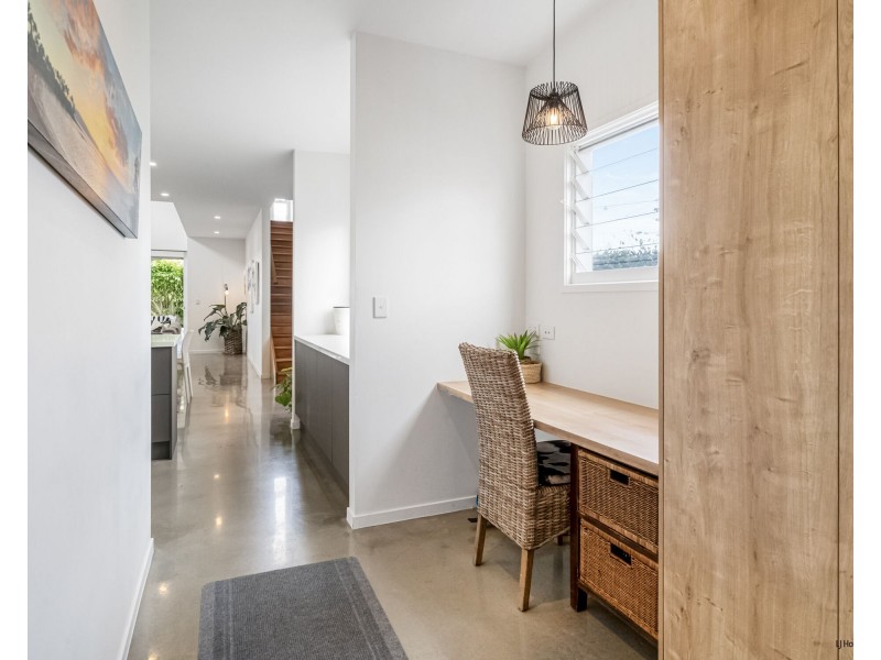 218 Jefferson Lane, Palm Beach QLD 4221