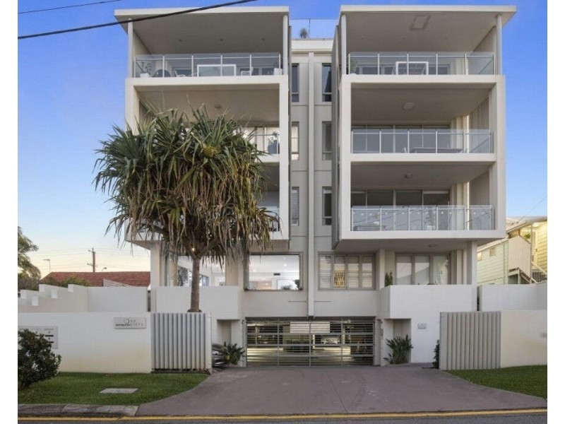 2/160 Jefferson Lane, Palm Beach QLD 4221