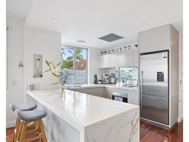 2/160 Jefferson Lane, Palm Beach QLD 4221