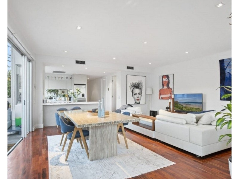 2/160 Jefferson Lane, Palm Beach QLD 4221