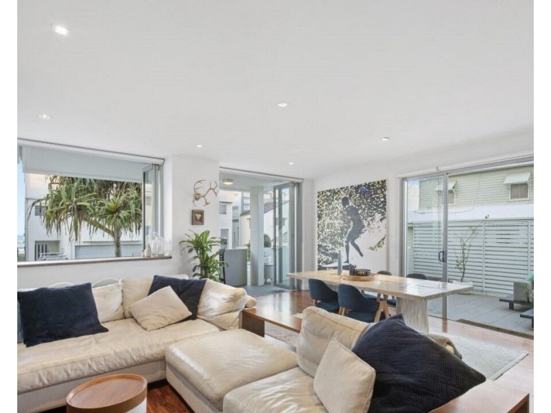 2/160 Jefferson Lane, Palm Beach QLD 4221