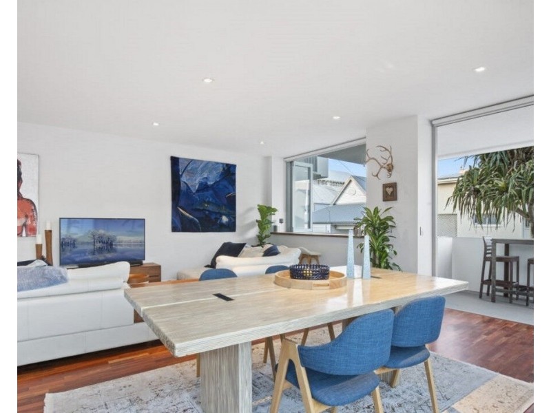 2/160 Jefferson Lane, Palm Beach QLD 4221