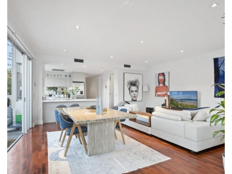 2/160 Jefferson Lane, Palm Beach QLD 4221