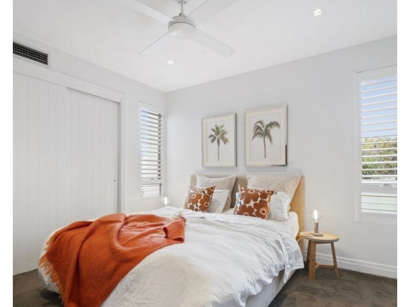 2/160 Jefferson Lane, Palm Beach QLD 4221