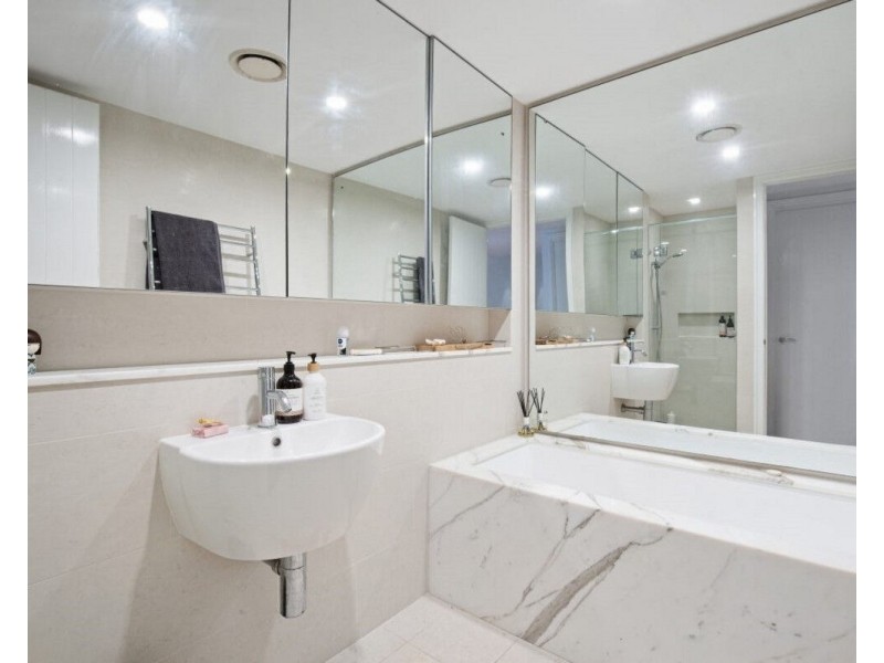 2/160 Jefferson Lane, Palm Beach QLD 4221