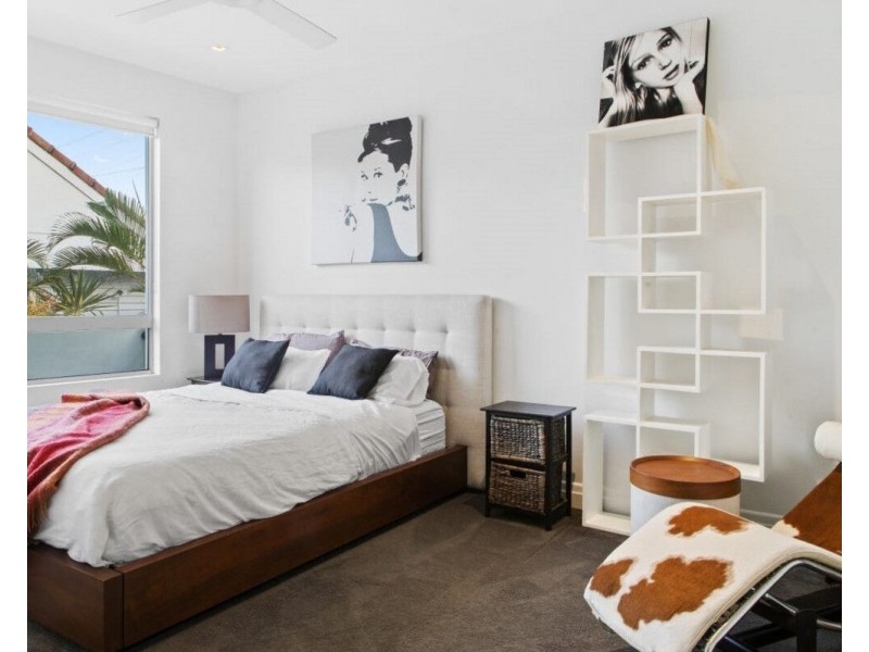 2/160 Jefferson Lane, Palm Beach QLD 4221