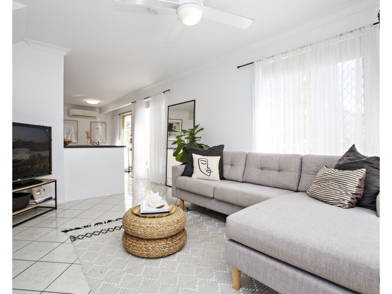 1/4 Twenty Sixth Avenue, Palm Beach QLD 4221