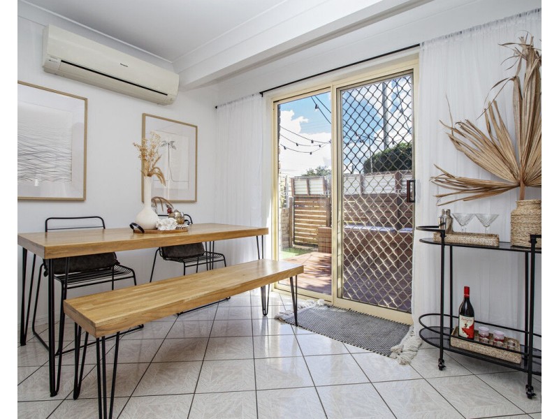 1/4 Twenty Sixth Avenue, Palm Beach QLD 4221
