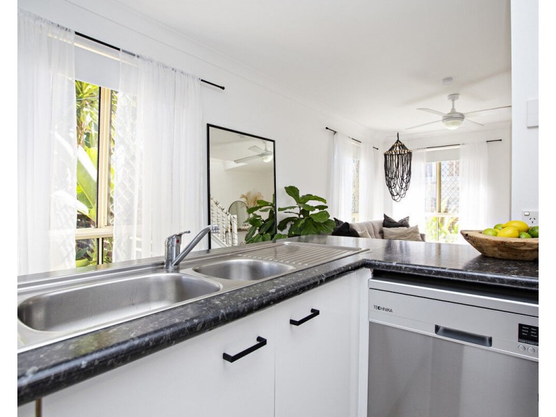 1/4 Twenty Sixth Avenue, Palm Beach QLD 4221