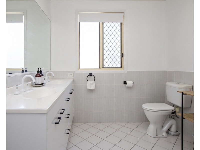 1/4 Twenty Sixth Avenue, Palm Beach QLD 4221