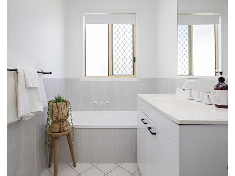 1/4 Twenty Sixth Avenue, Palm Beach QLD 4221