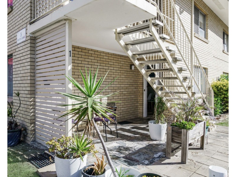 1/5 Douglas Street, Coolangatta QLD 4225