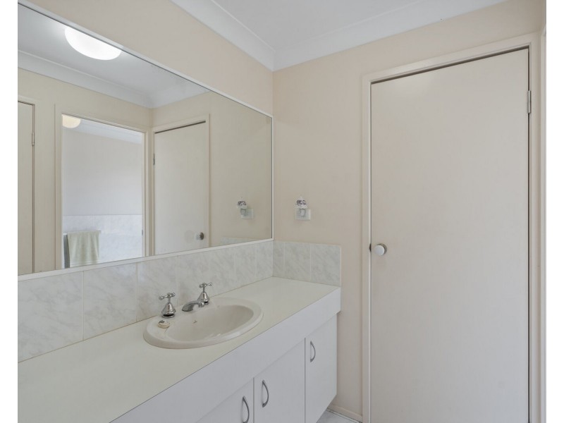 245 Nineteenth Avenue, Elanora QLD 4221