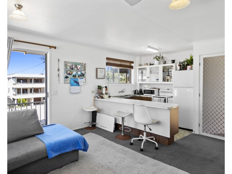 2/11 Fifteenth Avenue, Palm Beach QLD 4221