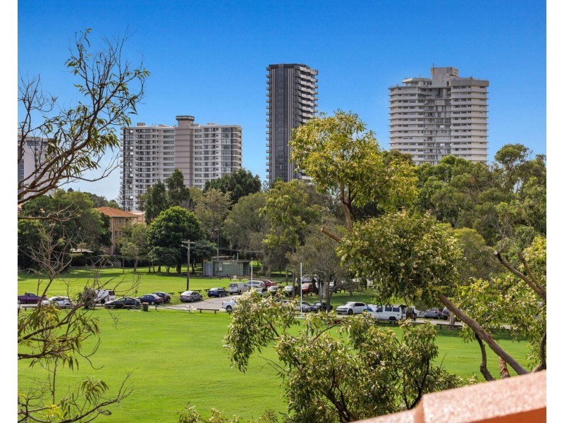 8/33 Dixon Street, Coolangatta QLD 4225