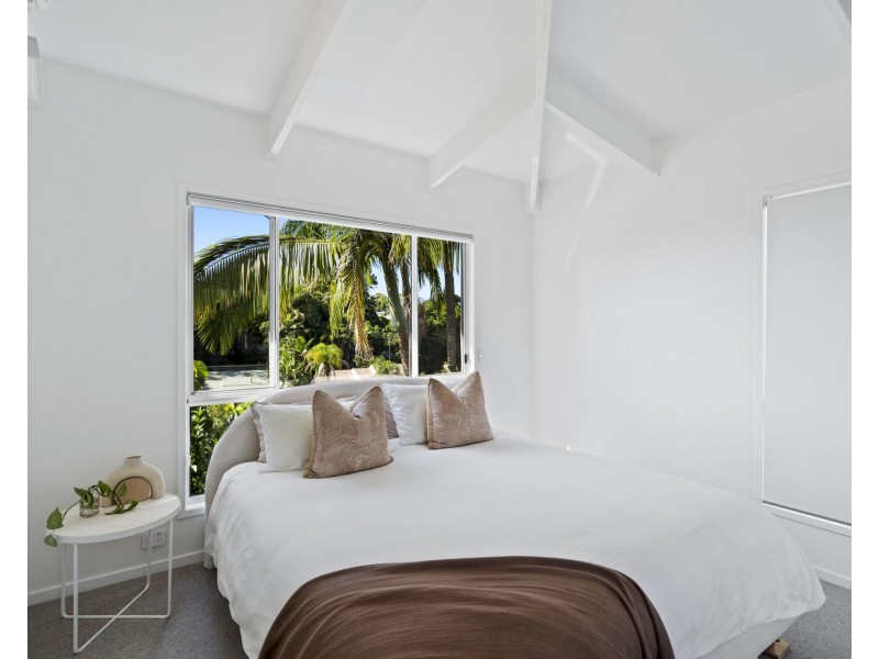 3 Rottnest Court, Elanora QLD 4221