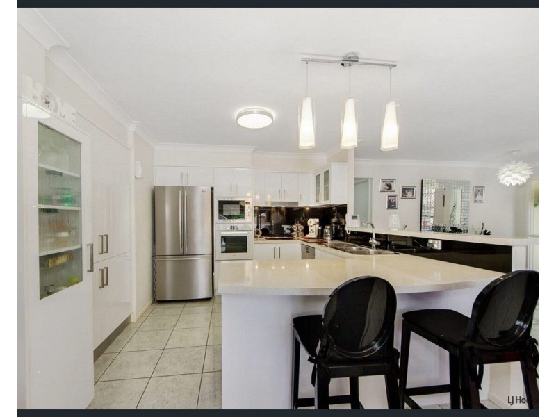 4 Casablanca Court, Burleigh Waters QLD 4220