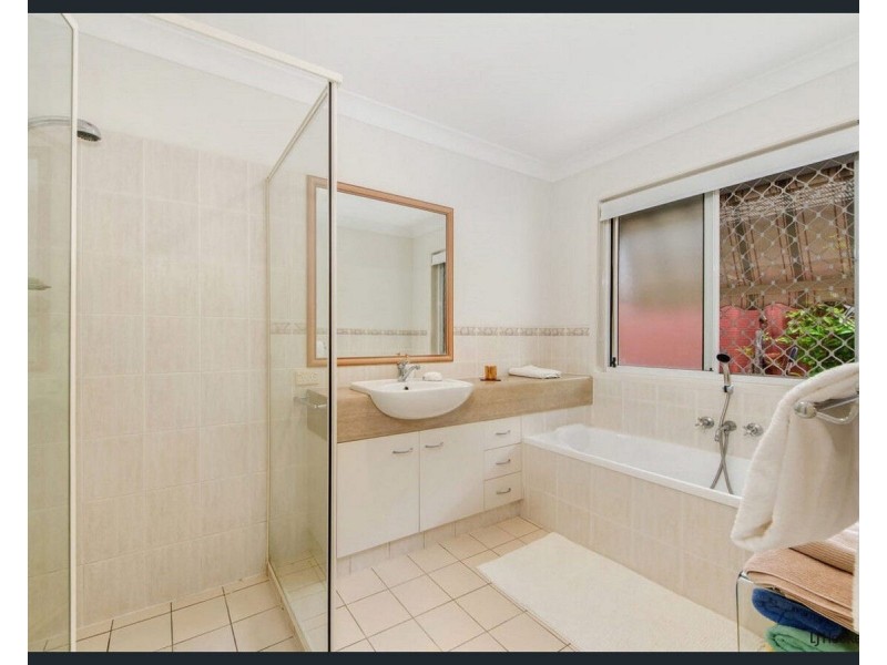 4 Casablanca Court, Burleigh Waters QLD 4220