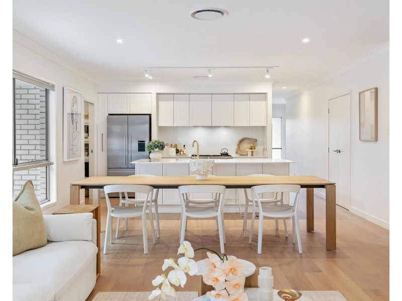 32 Sapphire Place, Elanora QLD 4221